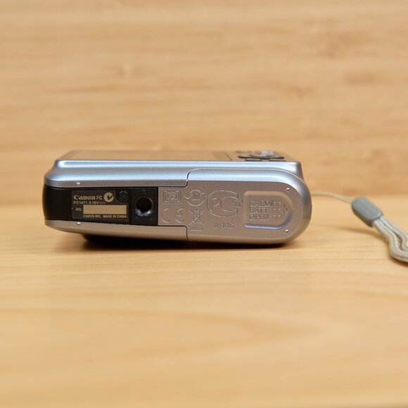 Canon PowerShot A490 10.1 MP Digital Camera, with 3.3x Optical Zoom - Picture 6 of 7